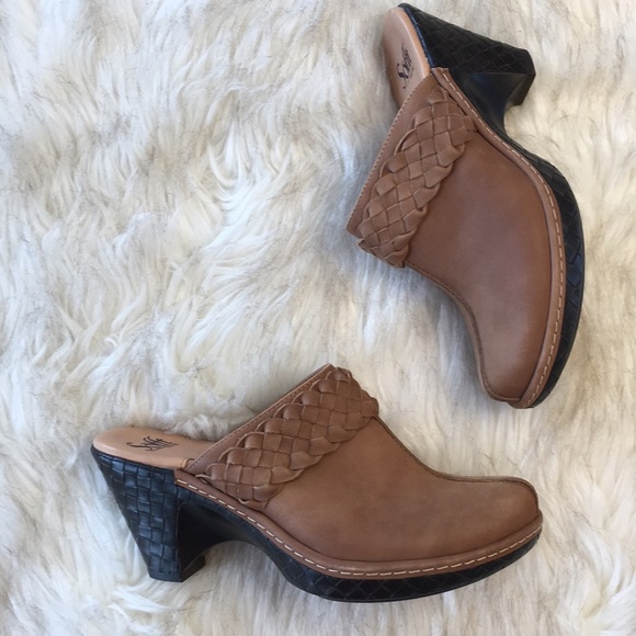 Sofft Shoes - NWOT Sofft Leather Mules